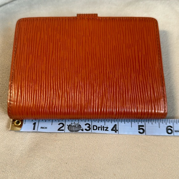 LOUIS VUITTON AGENDA - Picture 4 of 17